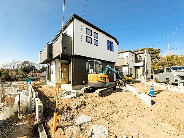 【外観】家族の温かさと陽光の暖かさ、楽しい毎日と明るい未来を予感させる「空間が織り成すひとつ先の住み心地」を演出します。