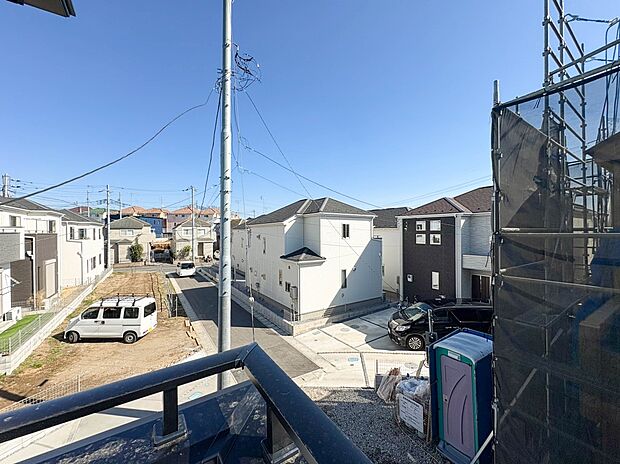 【眺望】 少し優雅に、眺望の良い部屋で新生活をしてみませんか?眺望や窓からの景色が良いと、家で過ごす時間も快適です。