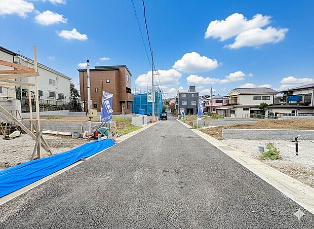 車の通行が少ないので、静かな住環境を維持することができます。