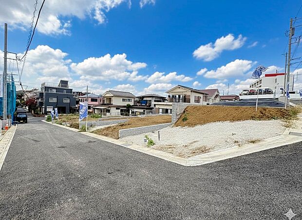 車の通行が少ないので、静かな住環境を維持することができます。