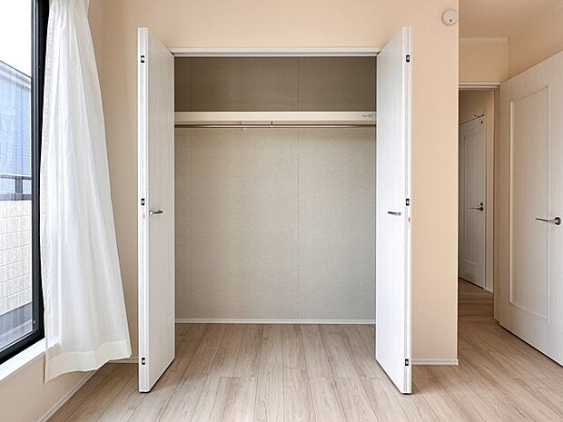【収納】各部屋を最大限に広く使って頂ける様、全居住スペースに収納付。プライベートルームはゆったりと快適に。