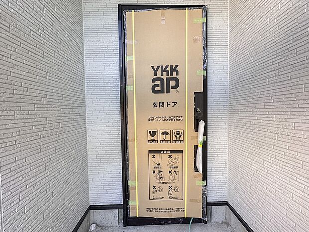 【　駐車場　】  戸建ての購入を検討することになったきっかけに「駐車場を持てること」を挙げる方が多くいらっしゃいます。駐車場代金を支払続ける必要がないことは、駐車場付き戸建を持つ最大のメリッ…