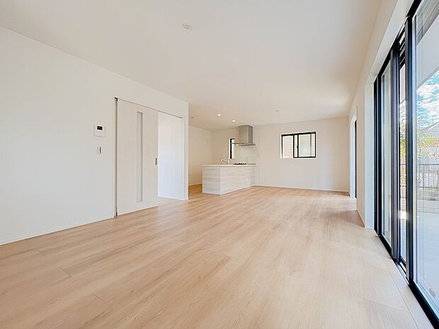 インテリアショップで見掛けた「あの家具」も置ける、ゆったりとした空間。時に広さが上質な寛ぎの時間になる事も。