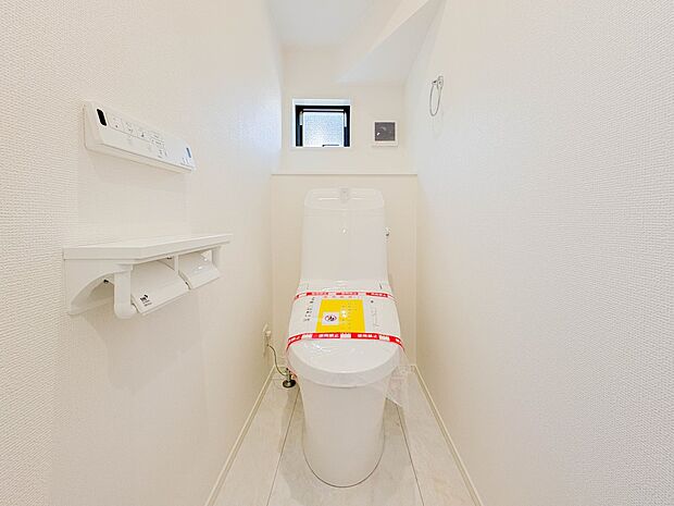 【トイレ】トイレ・ウォシュレット付。快適で衛生的な洗浄機能付温水シャワートイレです。