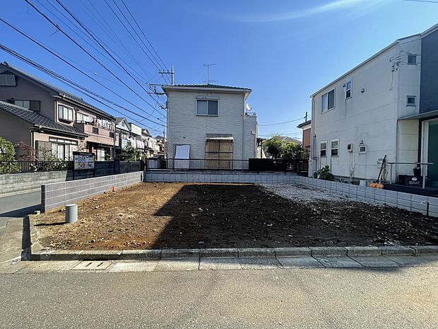 【 駐車場 】 戸建ての購入を検討することになったきっかけに「駐車場を持てること」を挙げる方が多くいらっしゃいます。駐車場代金を支払続ける必要がないことは、駐車場付き戸建を持つ最大のメリッ…