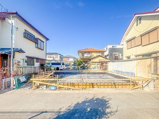 【外観】家は一生のお買物。自分ならではの家族ならではの、家にしたい。書斎を設ける。子どものプレイングルームを設ける。趣味のオーディオルームを設置する。夢を追うオンリーワンの家です。