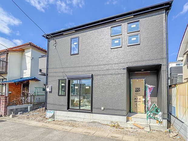 【外観】家族の温かさと陽光の暖かさ、楽しい毎日と明るい未来を予感させる「空間が織り成すひとつ先の住み心地」を演出します。