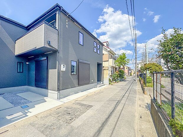 【前面道路4M】車の通行が少ないので、静かな住環境を維持することができます。