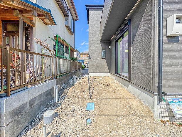 【外観】家は一生のお買物。自分ならではの家族ならではの、家にしたい。書斎を設ける。子どものプレイングルームを設ける。趣味のオーディオルームを設置する。夢を追うオンリーワンの家です。