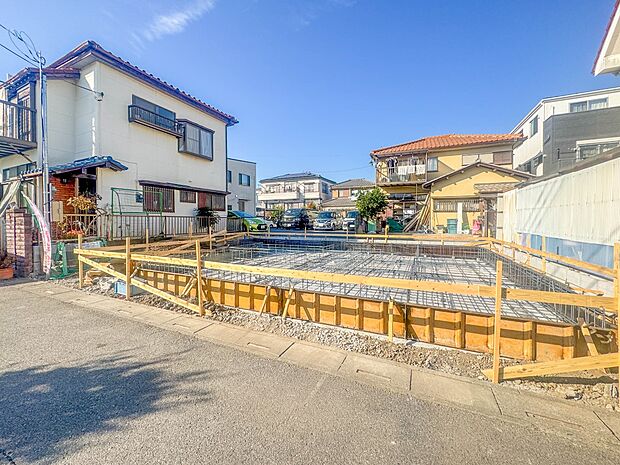 【外観】家族の温かさと陽光の暖かさ、楽しい毎日と明るい未来を予感させる「空間が織り成すひとつ先の住み心地」を演出します。