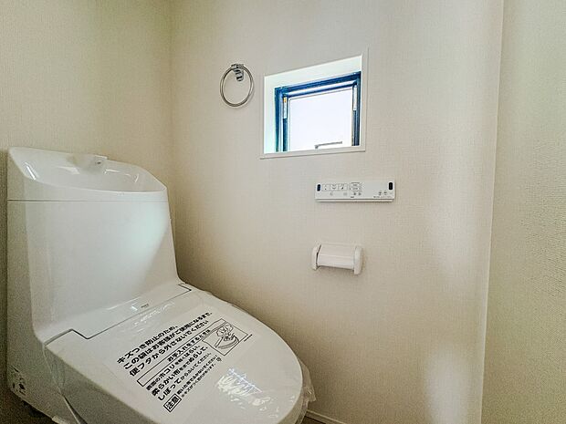 【トイレ】いつも清潔なスペースであってほしいのが毎日使うトイレです。掃除がしやすいのはもちろん、落ち着けるスペースとして機能することも大切です。