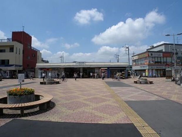 駅 2320m 東浦和駅(1日あたりの乗車人員は2万7638人を数え、乗り換え駅ではない武蔵野線単独駅としては同線内で第1位。周辺の街の都心ベッドタウン化が顕著なこともあって、人口増加ととも…