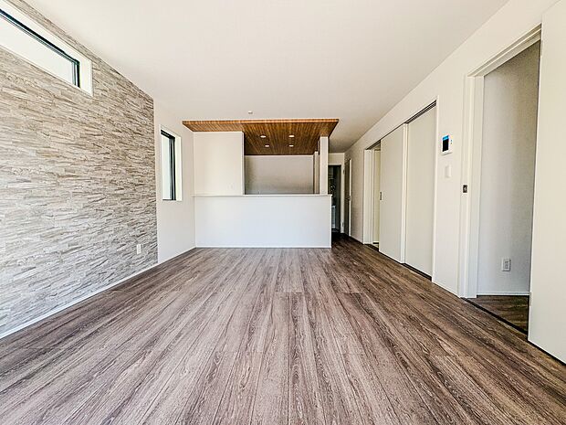 【LDK】インテリアショップで見掛けた「あの家具」も置ける、ゆったりとした空間。時に広さが上質な寛ぎの時間になる事も。