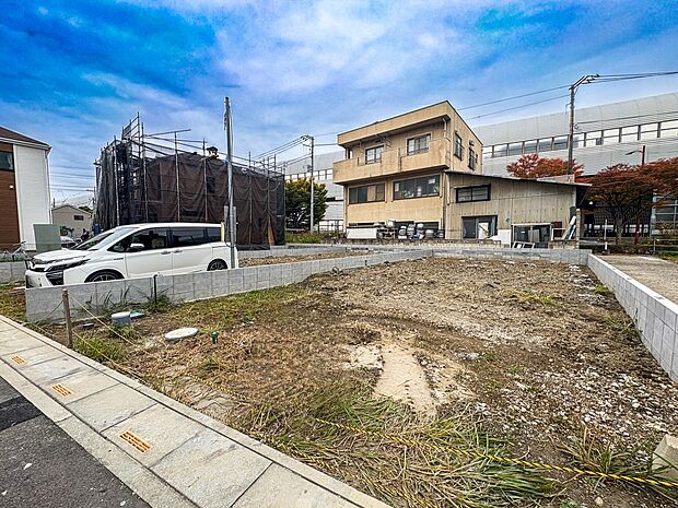 【前面道路6m】陽当りや通風性など各所に施された工夫で住みやすさを実現。部屋の大きさや周辺環境・街並など、資料には掲載していない情報が現地にはたくさんございます。是非ご確認下さい。
