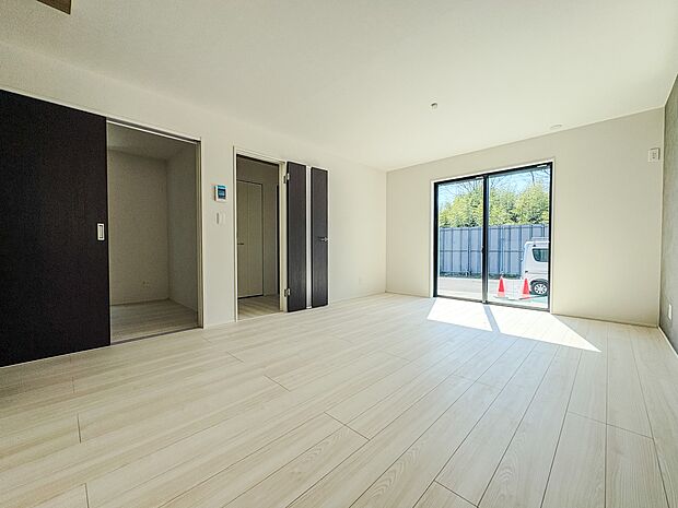 【LDK】家族そろって、お話ししながら、お料理を創る、食べる。ダイニングンならではの家族の風景です。家族との楽しい食事が好き。