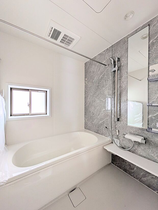 【Bathroom】一日の疲れを癒してくれるお風呂空間。使いやすさと上質な質感を両立して、単なる習慣から特別な時間に変わるはず。