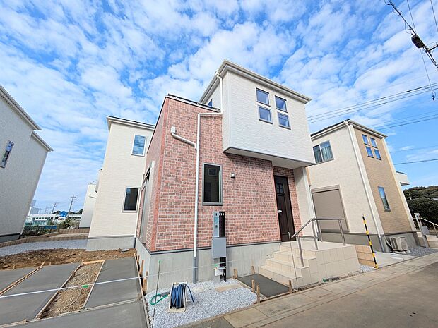 【外観】こちらの物件が少しでも気になるようでしたら、お気軽にお問合せください。人生でいちばん大きなお買い物ですので、ゆっくりご見学ください。ネット上の画像と実際の見学では、リアル感がまるで違…