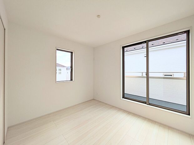 シンプルな内装はおしゃれのポイントです。シンプルは華美より飽きがこないからです。色や模様でおしゃれ感をだす。それがシンプルイズビューティーです。