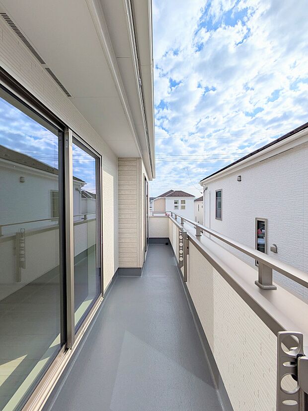 バルコニーから差し込む陽光・通風は、住環境・快適性と共に有り続ける貴重な「財産」です。