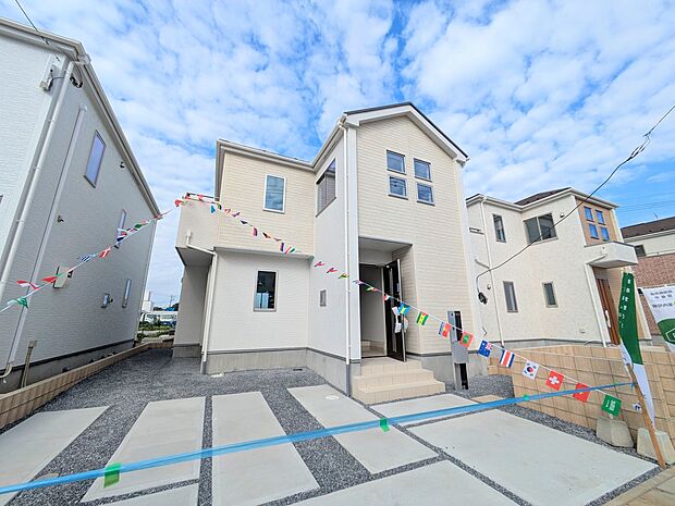 カースペース2台可／駐輪スペース。広々カースペースです。自転車、バイクなども置き場に困りません。