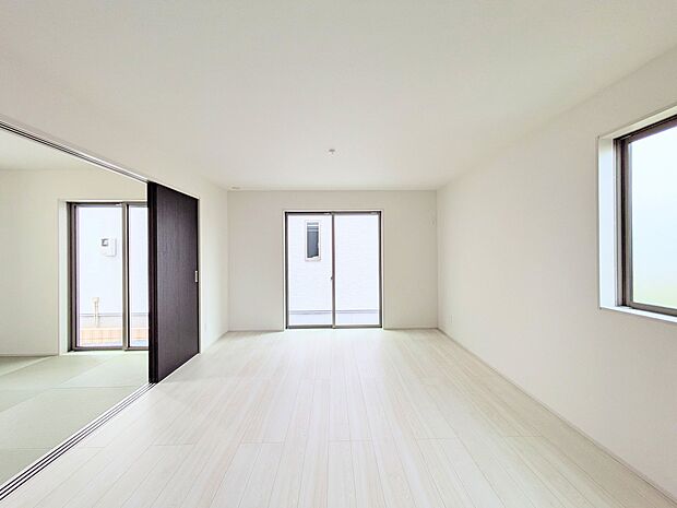 【ダイニング】愛を感じる、幸せを想う、心地よさを受けとる家の各スペースや各お部屋のさまざまな設備。人として日々の暮らしを先へすすめる設備・仕様を採用しています。