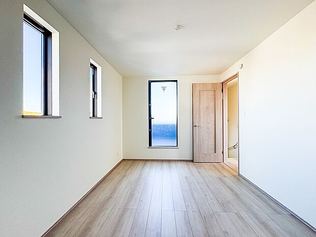 【寝室】充実した生活は伸びやかな居室空間から始まります。快適に・伸びやかに。心の潤いを求める方々へ。