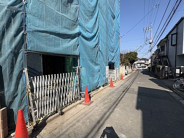 1号棟【前面道路4m】車の通行が少ないので、静かな住環境を維持することができます。