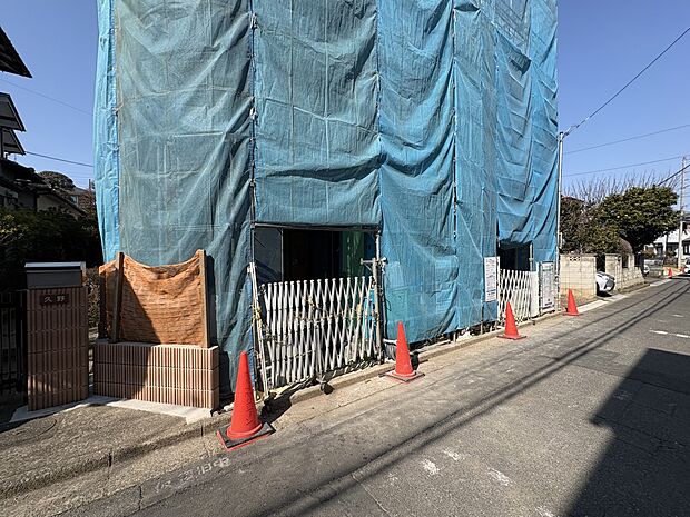 1号棟【前面道路4m】車の通行が少ないので、静かな住環境を維持することができます。