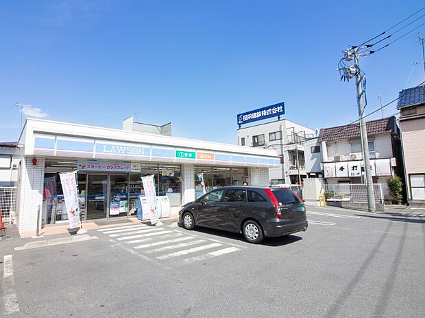 コンビニ 350m ローソン(新・企業スローガンは「マチのほっとステーション」。「圧倒的な美味しさ」「人への優しさ」「地球（マチ）への優しさ」の3つの約束で社会の課題に応えていきます。)