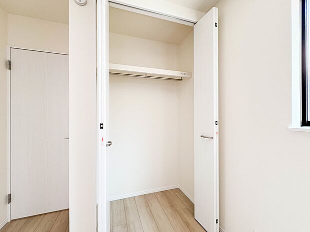【収納】各部屋を最大限に広く使って頂ける様、全居住スペースに収納付。プライベートルームはゆったりと快適に。