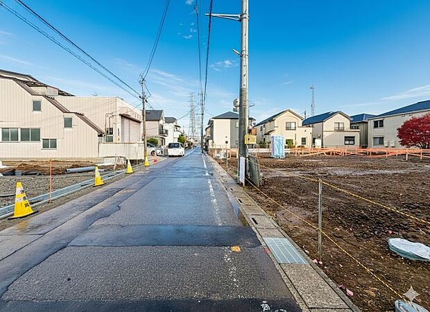 【前面道路】車の通行が少ないので、静かな住環境を維持することができます。
