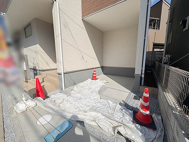 【駐車場】毎日の生活にマイカーが必須という方は、購入を検討する際、駐車場があることは大事な条件です。毎日の通勤や家族の送迎、買い物やお出かけなどクルマのある暮らしを満喫したい方は要チェック。…