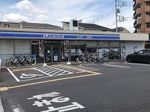 コンビニ 238m ローソンさいたま堀崎店(新・企業スローガンは「マチのほっとステーション」。「圧倒的な美味しさ」「人への優しさ」「地球（マチ）への優しさ」の3つの約束で社会の課題に応えてい…