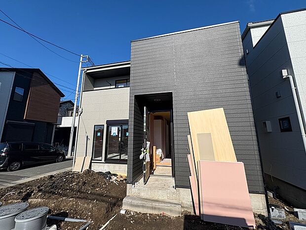 2号棟【外観】家は一生のお買物。自分ならではの家族ならではの、家にしたい。書斎を設ける。子どものプレイングルームを設ける。趣味のオーディオルームを設置する。夢を追うオンリーワンの家です。