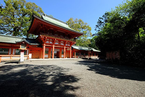 その他環境写真 2400m 氷川神社(・2400年以上の歴史をもつといわれる、日本でも指折りの古社・初詣や十日まち（12月）の賑わいも楽しみ！隣接する大宮公園は「桜」の名所)