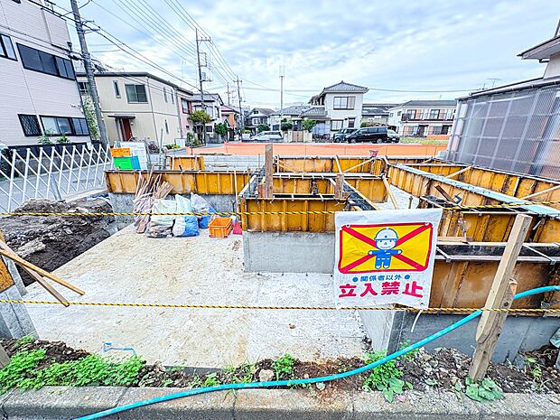 【外観】ここから始まる「日常」はご家族にとってかけがえのない時間となります。少しでも豊かに、快適に。そんな想いから本邸宅は生まれました。