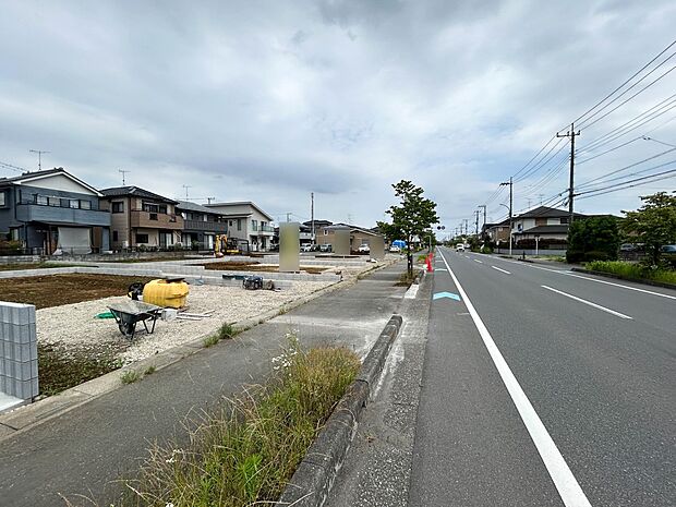 3号棟【前面道路】車の通行が少ないので、静かな住環境を維持することができます。