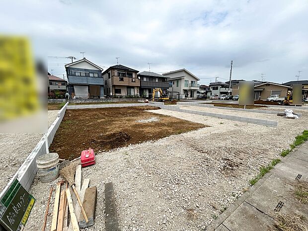 3号棟【現地外観】家族の温かさと陽光の暖かさ、楽しい毎日と明るい未来を予感させる「空間が織り成すひとつ先の住み心地」を演出します。