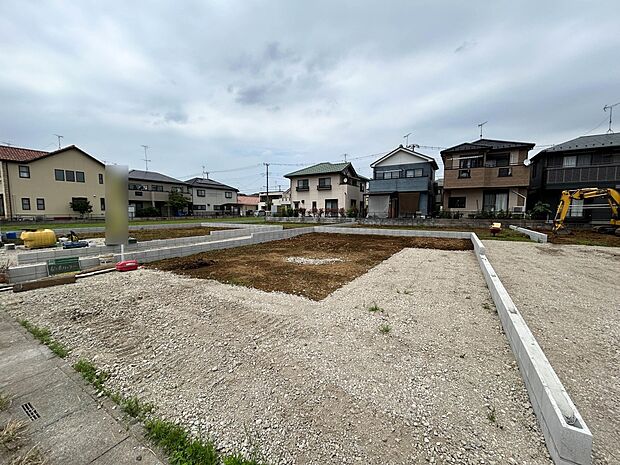 3号棟【現地外観】家は一生のお買物。自分ならではの家族ならではの、家にしたい。書斎を設ける。子どものプレイングルームを設ける。趣味のオーディオルームを設置する。夢を追うオンリーワンの家です。…