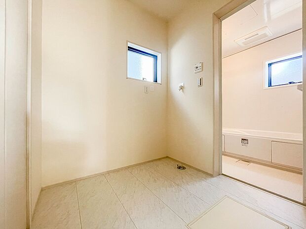 3号棟【ランドリースペース】毎日出る洗濯物を設置するクリーンなスペースです。