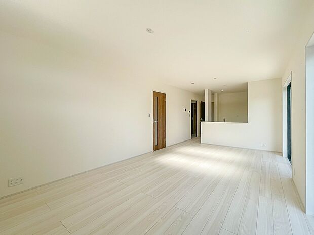 3号棟【LDK18帖】忙しい朝でも家族揃って食事をしたいゆとりあるダイニングスペース。