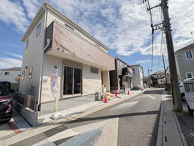 【前面道路】陽当りや通風性など各所に施された工夫で住みやすさを実現。部屋の大きさや周辺環境・街並など、資料には掲載していない情報が現地にはたくさんございます。是非ご確認下さい。