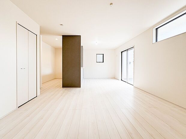 【ダイニングキッチン】料理をしながら、後片付けをしながら二人で会話を楽しみたい空間。