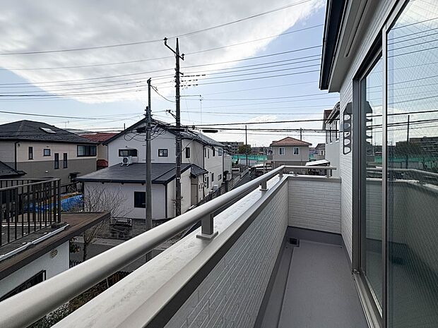 【バルコニー】バルコニーから差し込む陽光・通風は、住環境・快適性と共に有り続ける貴重な「財産」です。