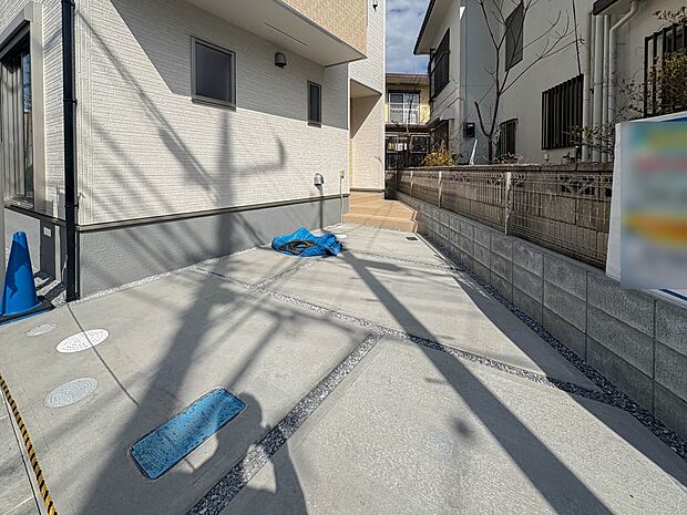 【駐車場】日々の暮らしにマイカーが必要。そんな方は物件の購入条件に駐車場は必須です。通勤に、家族のお迎えに、お買物に、おでかけに、クルマライフを楽しみたい方に。