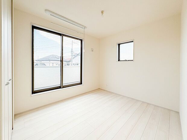 【洋室】充実した生活は伸びやかな居室空間から始まります。快適に・伸びやかに。心の潤いを求める方々へ。