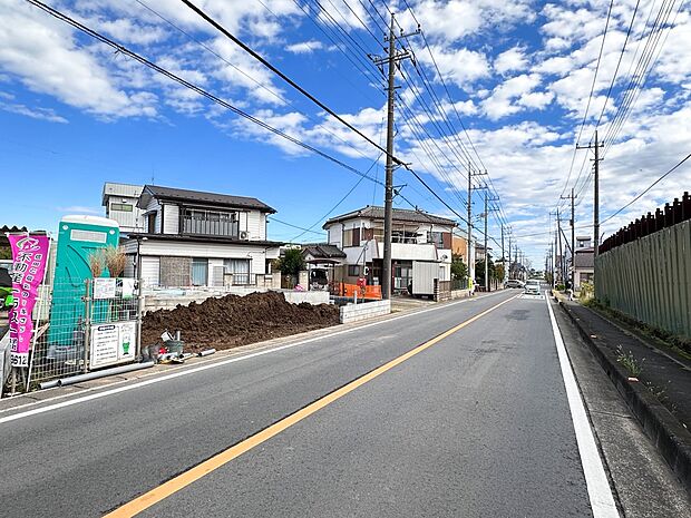 【前面道路】車の通行が少ないので、静かな住環境を維持することができます。