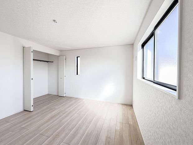 【洋室】充実した生活は伸びやかな居室空間から始まります。快適に・伸びやかに。心の潤いを求める方々へ。