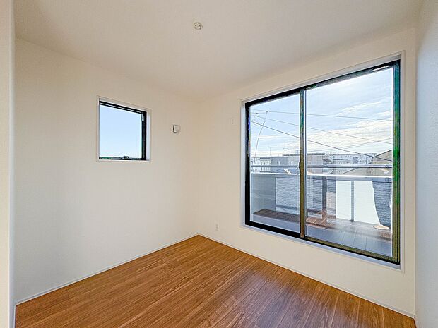 【寝室】シンプルな内装はおしゃれのポイントです。シンプルは華美より飽きがこないからです。色や模様でおしゃれ感をだす。それがシンプルイズビューティーです。