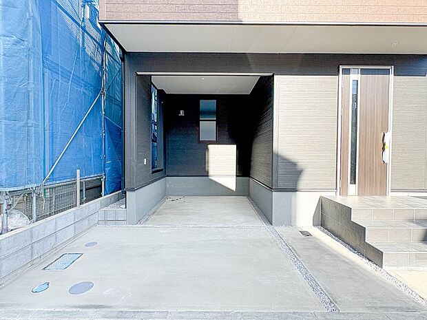 【駐車場】毎日の生活にマイカーが必須という方は、購入を検討する際、駐車場があることは大事な条件です。毎日の通勤や家族の送迎、買い物やお出かけなどクルマのある暮らしを満喫したい方は要チェック!…